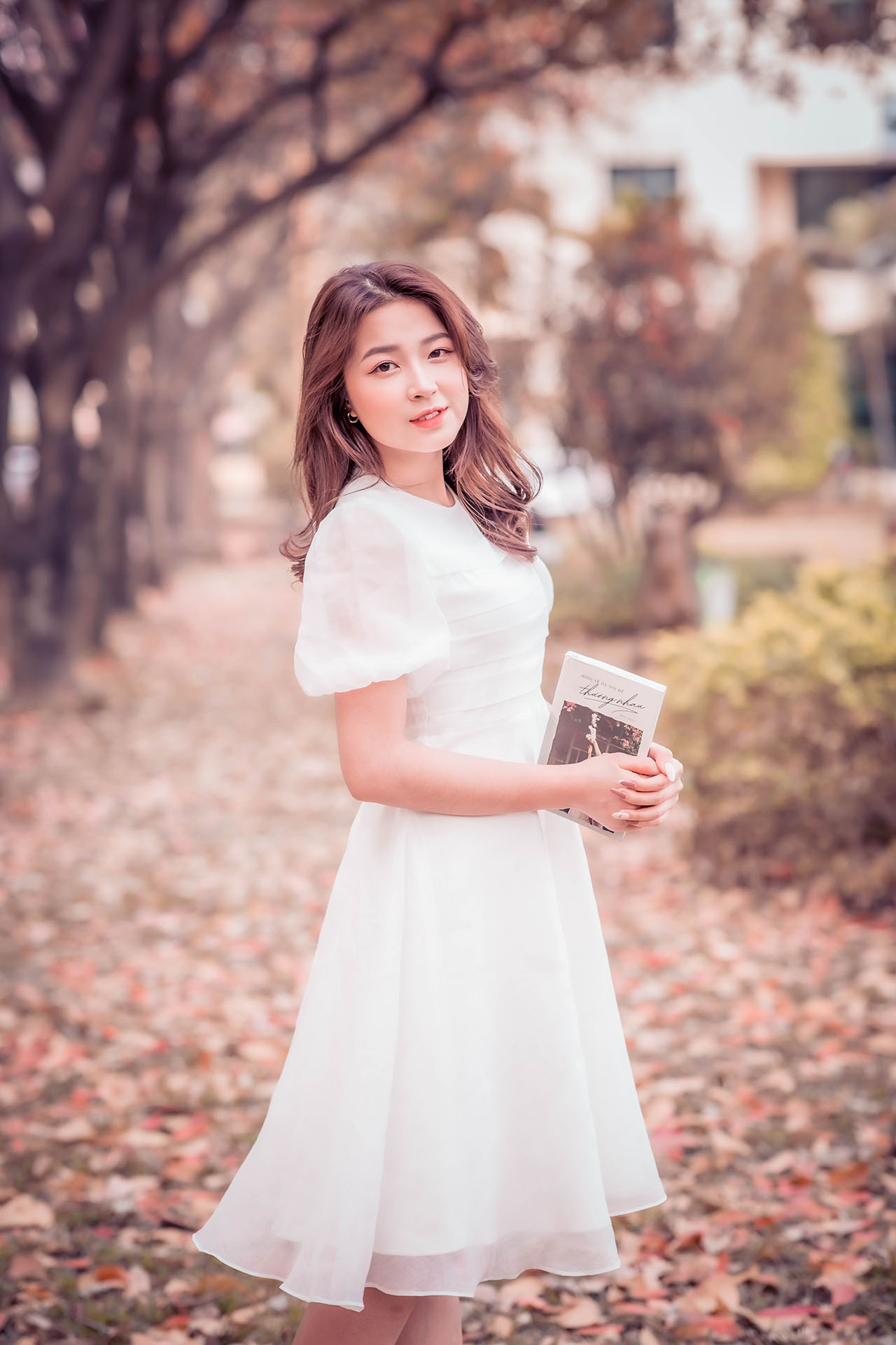 thiếu nữ trên con đường tình yêu