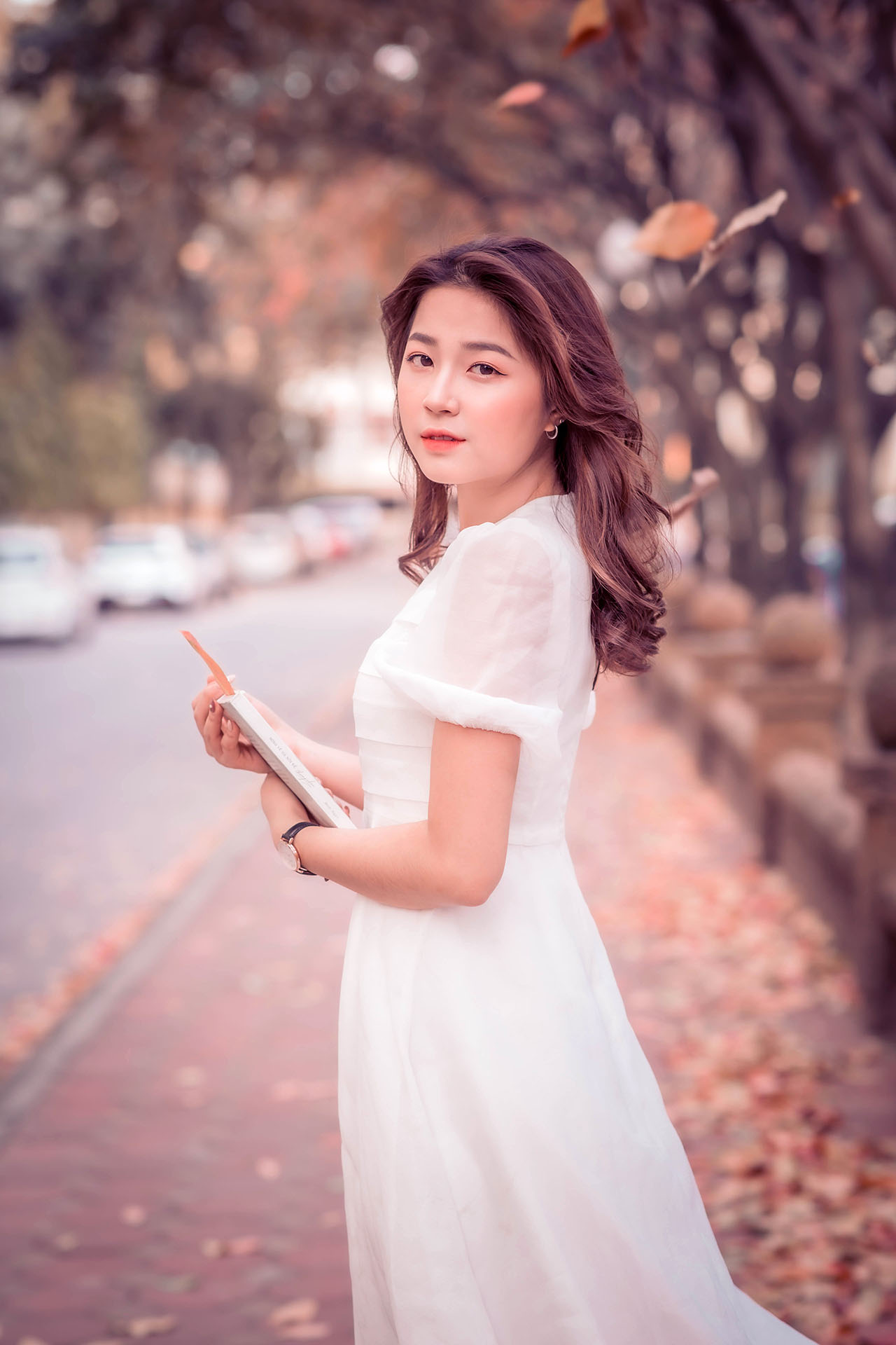 thiếu nữ trên con đường tình yêu