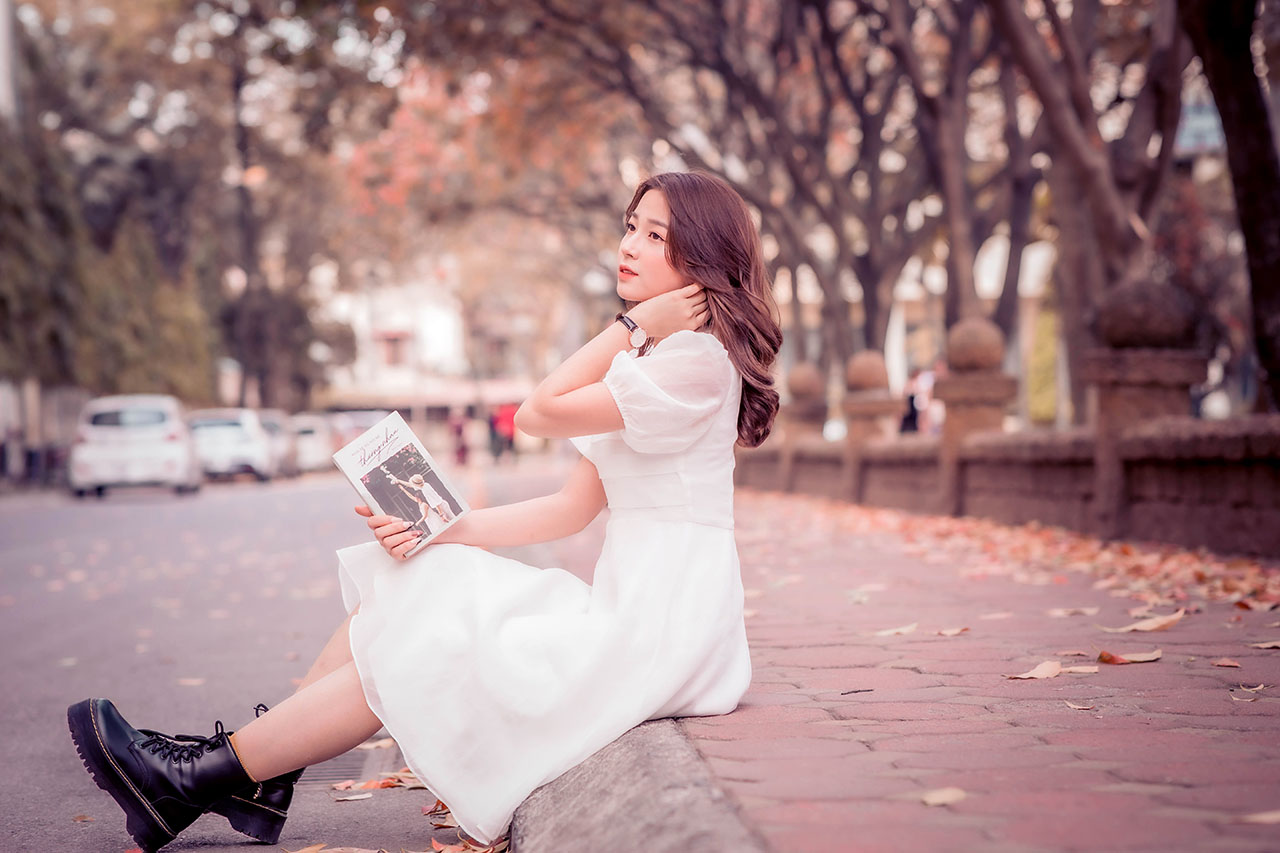 thiếu nữ trên con đường tình yêu