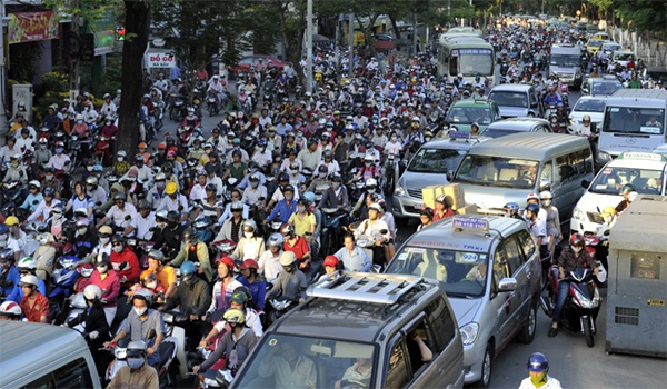 Vì mức giá quá cao nên đa số người Việt vẫn chưa thể sở hữu xe ô tô.